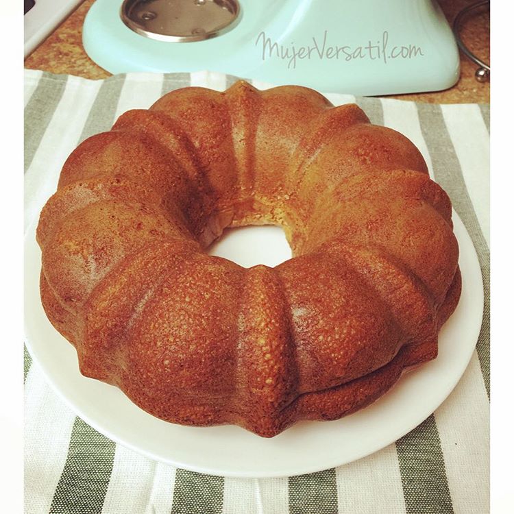Recién salida del horno torta casera, la preferida de mi esposo. #cake #food #foodporn #foodie #MujerVersatil #instafood