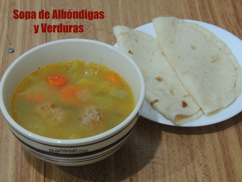 Sopa de Albóndigas y Verduras #Receta #MujerVersatil